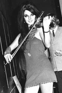 Olga Breeskin in Mexico De Noche