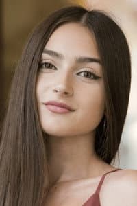Mia Giraud in Сестри