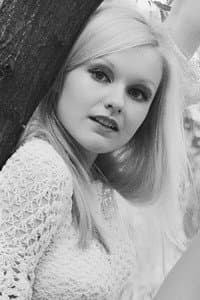 Elaine Donnelly in Double Dare