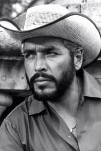 Carlos León in Los gavilanes negros