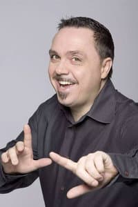 Gabriele Cirilli in Un bugiardo in paradiso