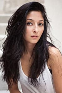Derya Ayverdi in Welcome