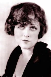 Katherine MacDonald in The Woman Conquers