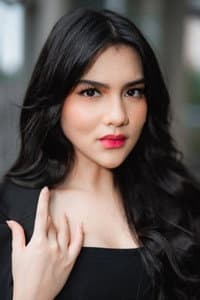 Davina Karamoy in Ratu Dansa