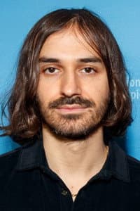Matías Piñeiro in Hay cartas que detienen un instante más la noche - Correspondencia Llinás-Piñeiro
