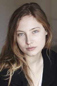 Julia Roy in À jamais