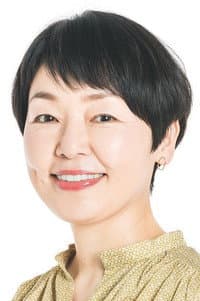Satomi Kobayashi in After the Storm