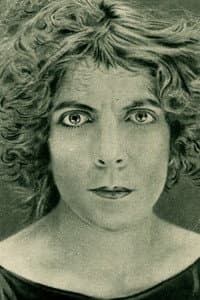 Céline James in La roche aux mouettes