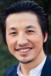Yun-Ping He in Des Hommes à la Mer