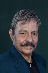 Morteza Aghili in Balatar Az Khandeh