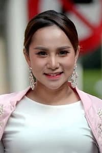 Elly Mazlein in Terompak Sana Tertukar Sini