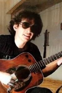 Rodrigo González in No tuvo tiempo, la hurbanistoria de Rockdrigo