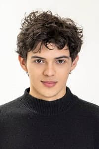 Alejandro Del Castillo in No es tan importante