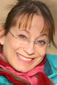 Geneviève Gil in Abracadabrunch