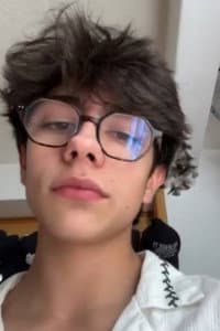 Lukas Urkijo in El extraño caso del fantasma claustrofóbico