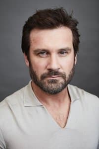 Clive Standen in Patient Zero