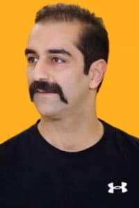 Mohammad Ali Mohammadi in Leila's Brothers