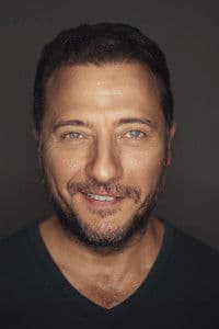 Yiğit Özşener in Düğün Şarkıcısı