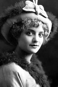Marie La Varre in The Crimson Dove