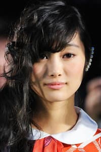 Shioli Kutsuna in The Outsider