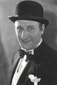 Manuel París in Trapped in Tia Juana