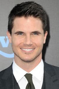 Robbie Amell in Criminal