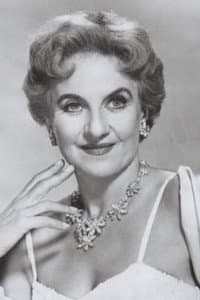 Hermione Gingold in The Pickwick Papers