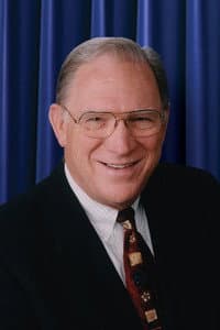 Chuck Missler in Watchers 7: Physical Evidence