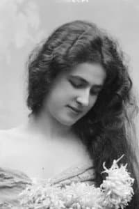 Mina D'Orvella in Dora o Le spie