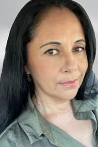Lucy Serrano in El Ultimo Psiquico
