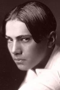 Ted Hecht in Tarzan and the Huntress