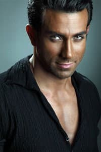 Arash Mohajer in Gav-e Zakhmi