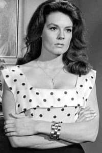 Elizabeth Campbell in Las luchadoras contra el médico asesino