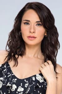 Adriana Louvier in Ilusiones S.A.