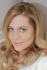 Kirsten Lea in Woman on the Edge