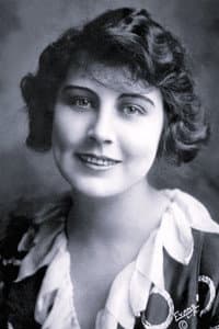 Dorothy Dalton in Love Me