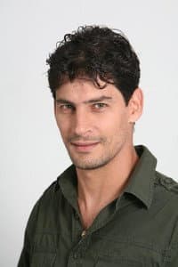 Adrián Mas in El Caballo