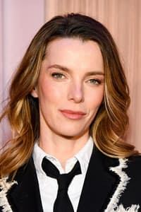 Betty Gilpin in Beach Pillows