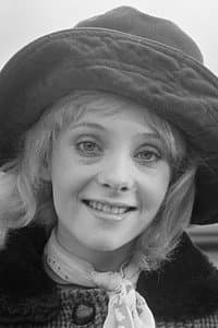 Geneviève Waïte in Joanna
