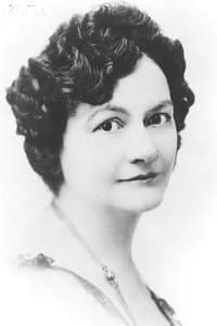 Lucille La Verne in The Praise Agent