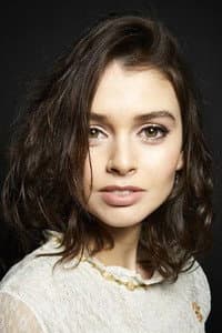 Madeleine Coghlan in Christmas at Mistletoe Manor
