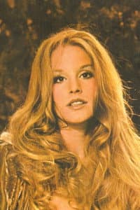 Lynn Carey in Mur murs