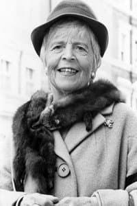 Patricia Hayes in Si può essere più bastardi dell'ispettore Cliff?