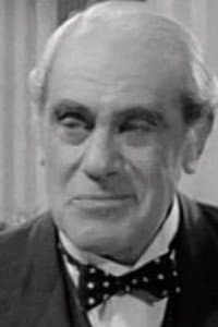 Kenneth Benda in Bizarre