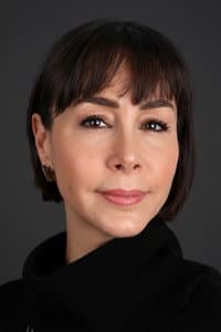 Aslı Aybars in Issız Adam