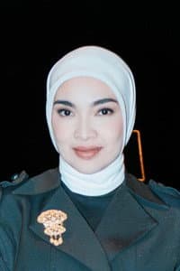 Tika Bravani in 5 Cowok Jagoan: Rise of the Zombies