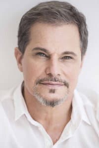 Edson Celulari in Nosso Lar 2: Os Mensageiros