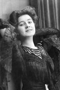 Miriam Horwitz in Die schwarze Natter