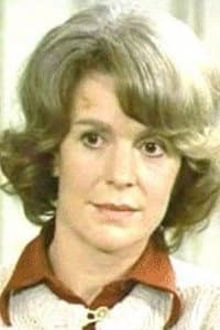 Arlette Bonnard in Qu'est-ce que tu veux Julie ?