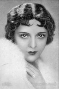 Suzy Vernon in La Perle